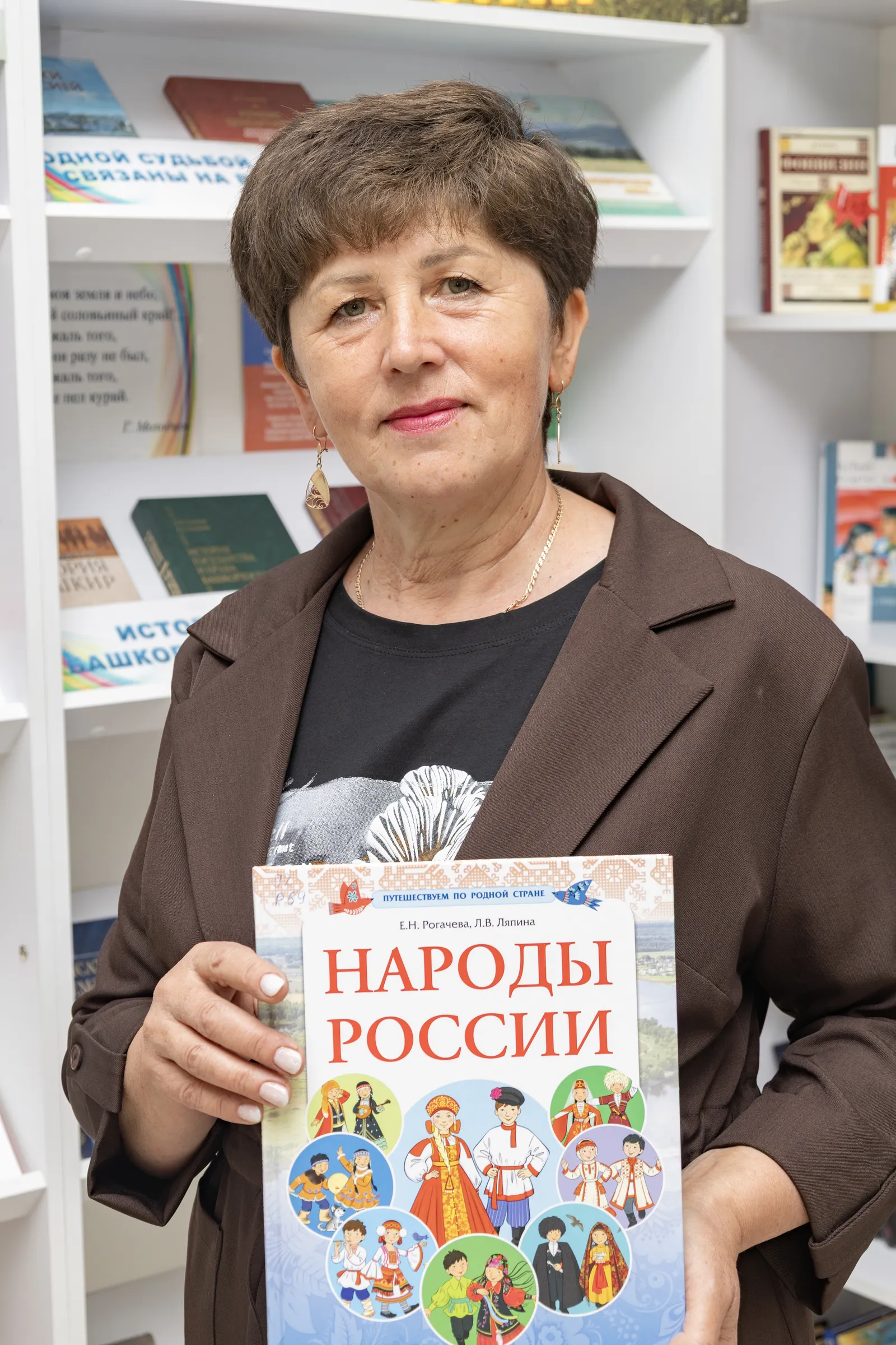 “Китапханә ачылуын белгәч, шунда ук эшкә урнашырга киттем...”